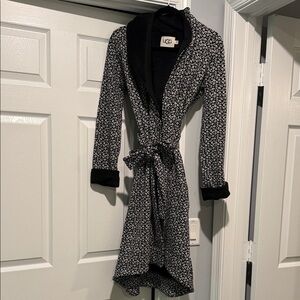 UGG Women's Black and White cheetah Robe new xs oversized